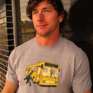 BATMAN Gets on a Bus to Gotham Size L Gray T-Shirt